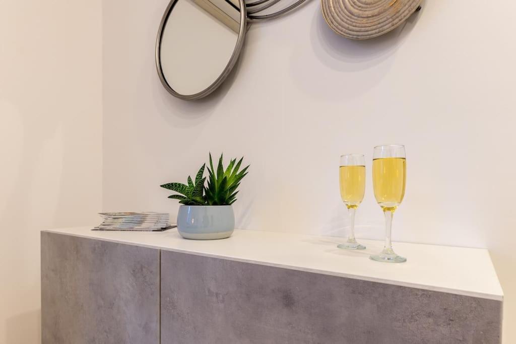 Official 4* Brand New Modern Apartment/Balcony Zagabria Esterno foto