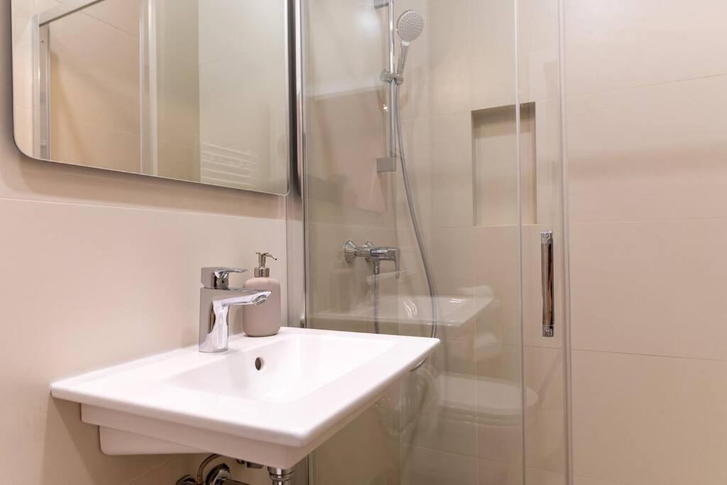 Official 4* Brand New Modern Apartment/Balcony Zagabria Esterno foto